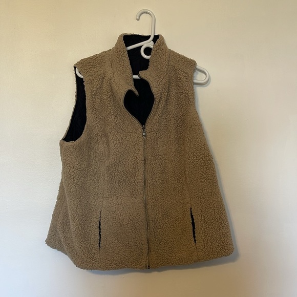Reversible brown and black sherpa vest - Picture 5 of 5